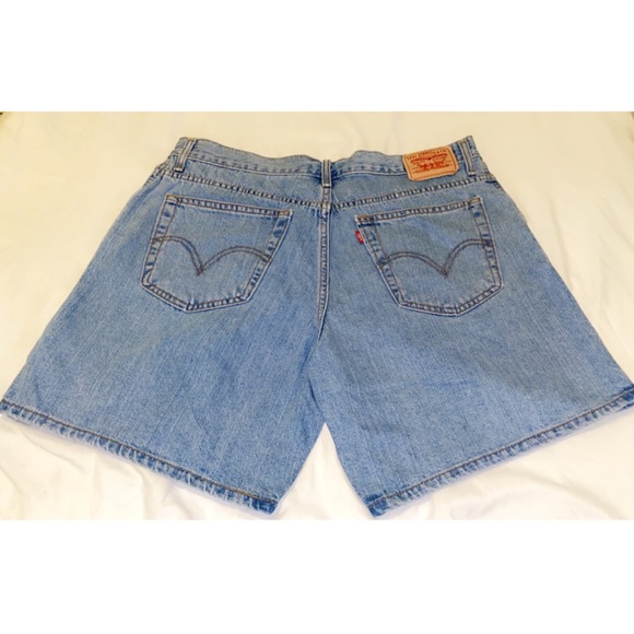 NWOT! Levi’s relaxed shorts. - Picture 2 of 3